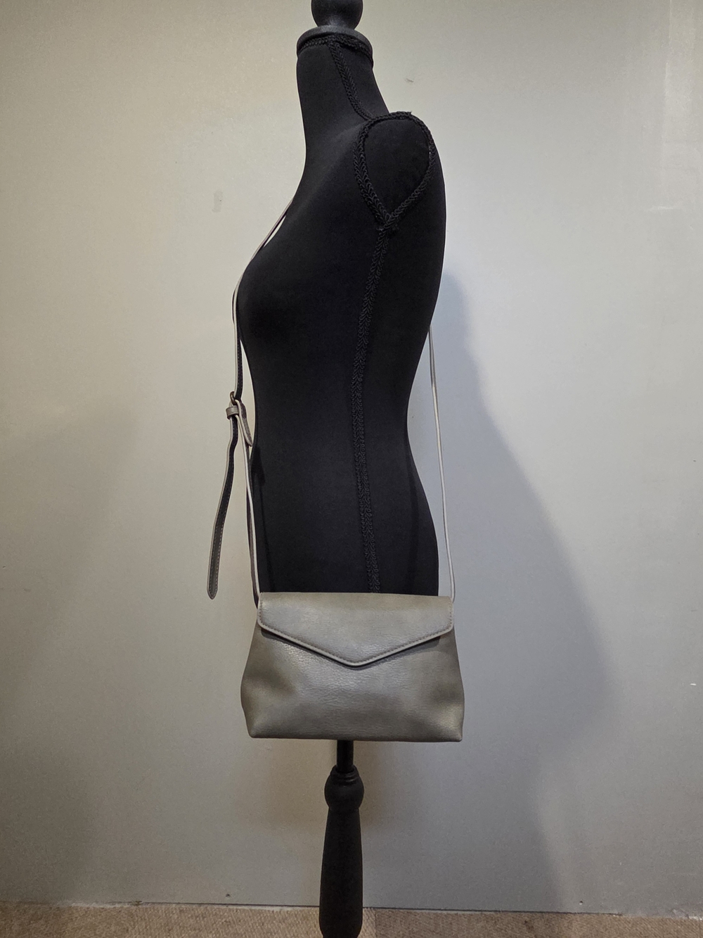 Universal Thread Gray Envelope Crossbody Bag